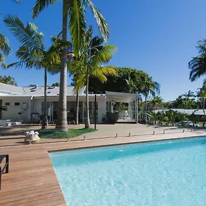 **** Guest house Byron Springs Australia