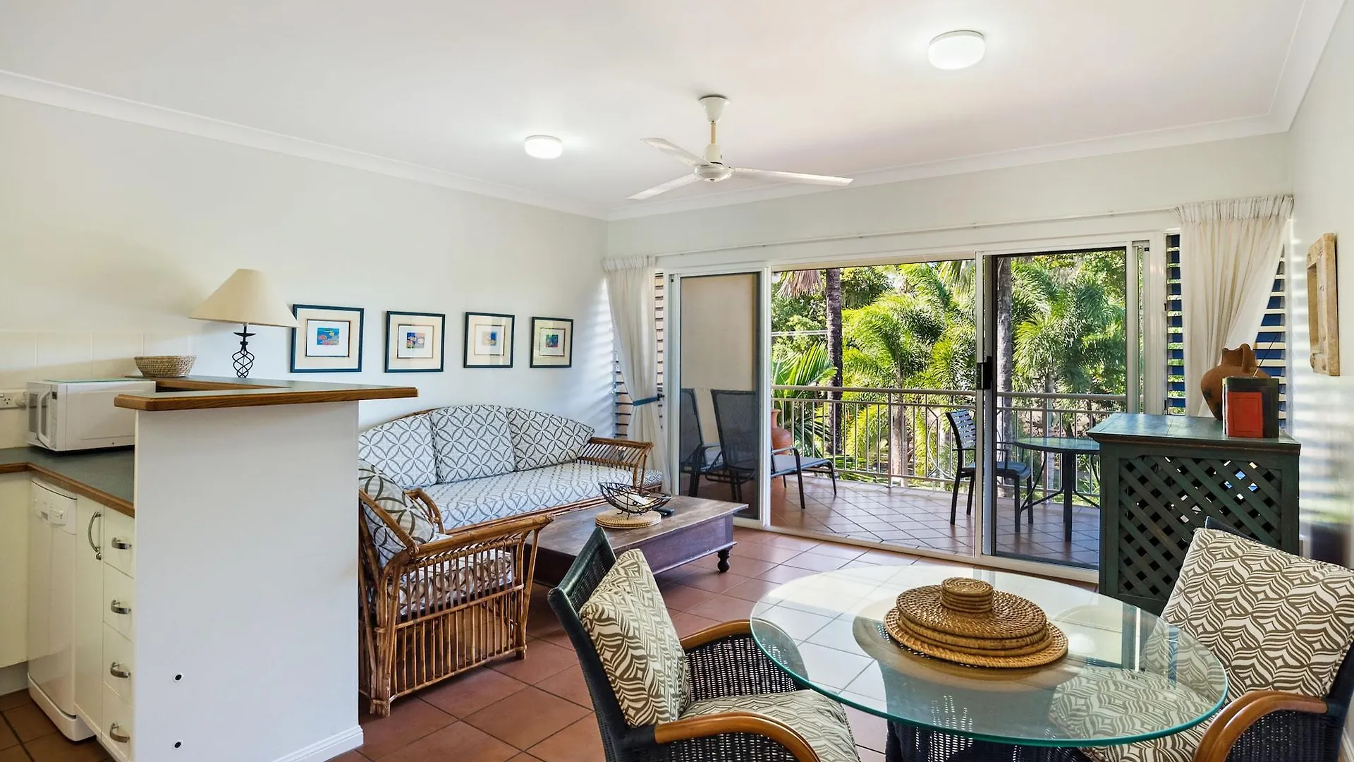 **** Aparthotel The York Beachfront Holiday Apartments Yorkeys Knob Australia
