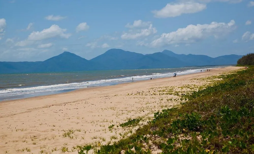 Aparthotel The York Beachfront Holiday Apartments Yorkeys Knob