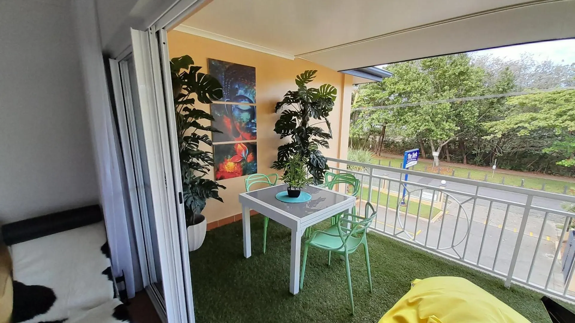 The York Beachfront Holiday Apartments Yorkeys Knob Australia